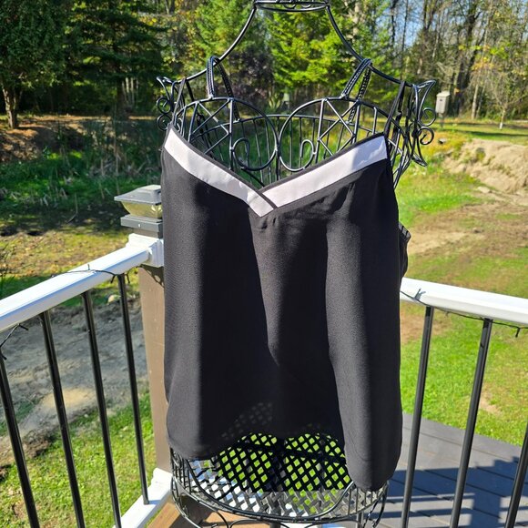 Banana Republic V neck Blouse Sleeveless Tank, size Large, EUC Black white trim - Picture 2 of 5